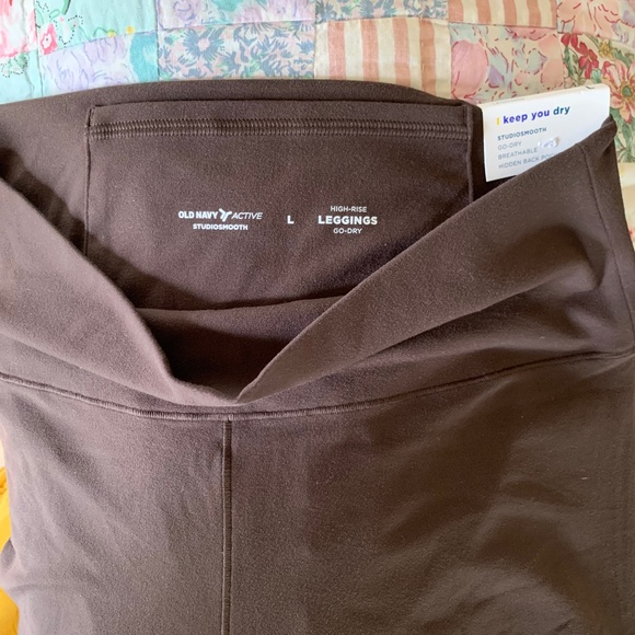 Old Navy Pants - 2 old navy active leggings